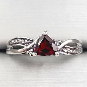 Genuine Trillion Garnet 925 Sterling Silver Twist Design Ring